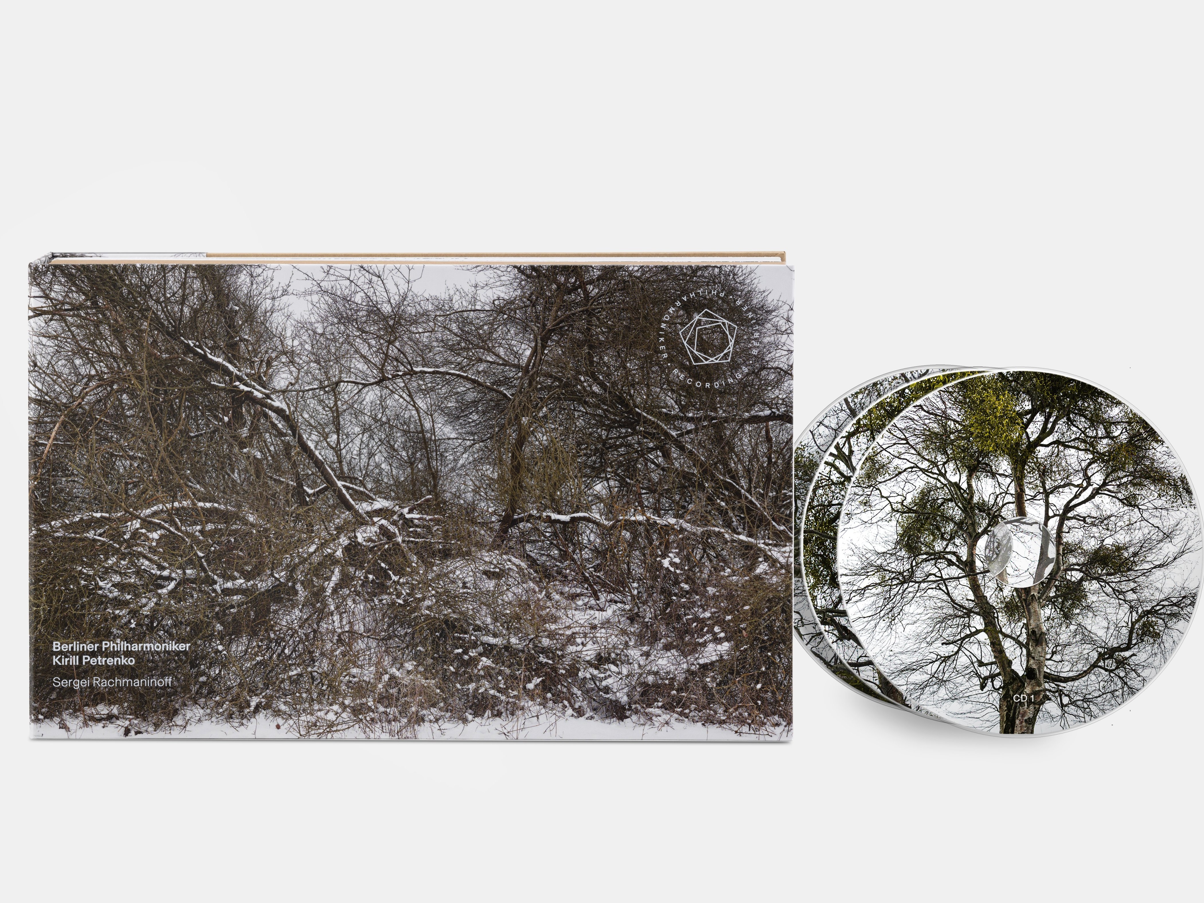 Das Album mit den CDs der Rachmaninow-Edition. Das Design zeigt Bäume im Winter.