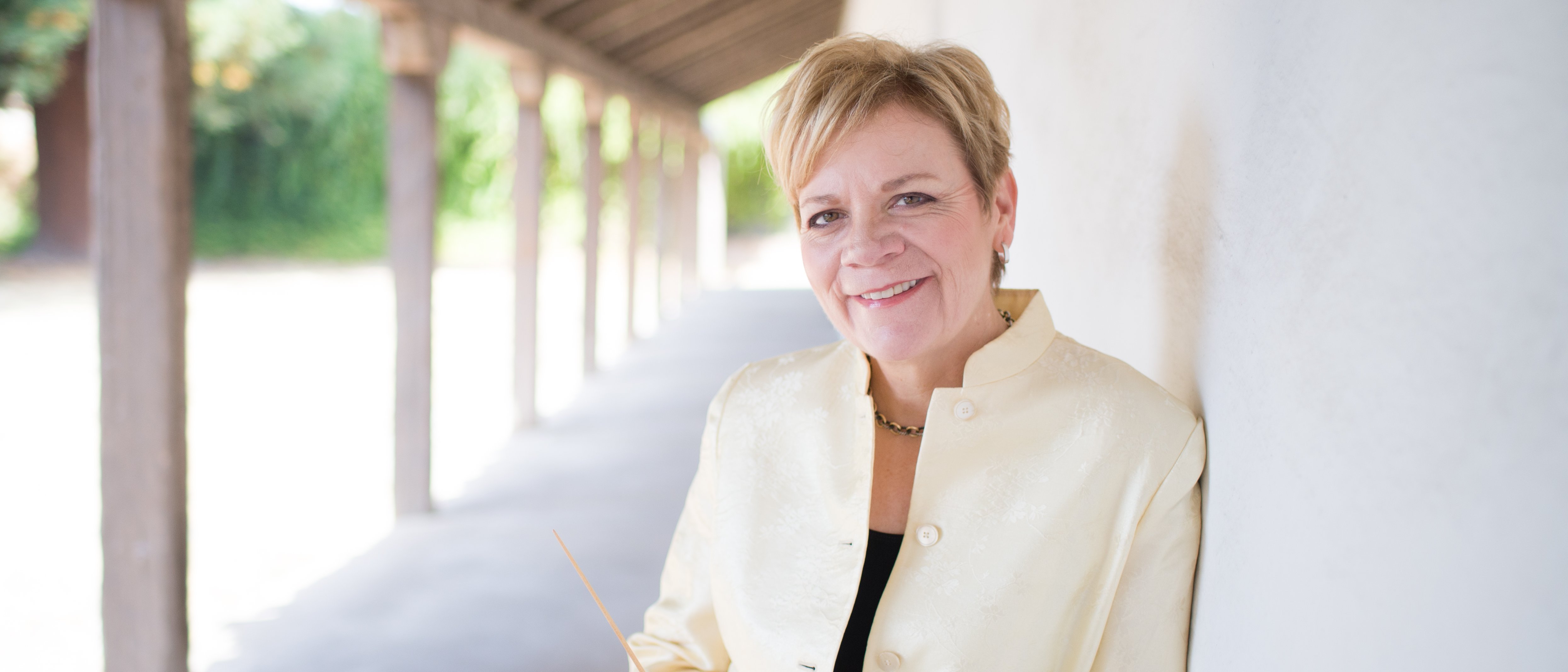 Marin Alsop leaning against a wall