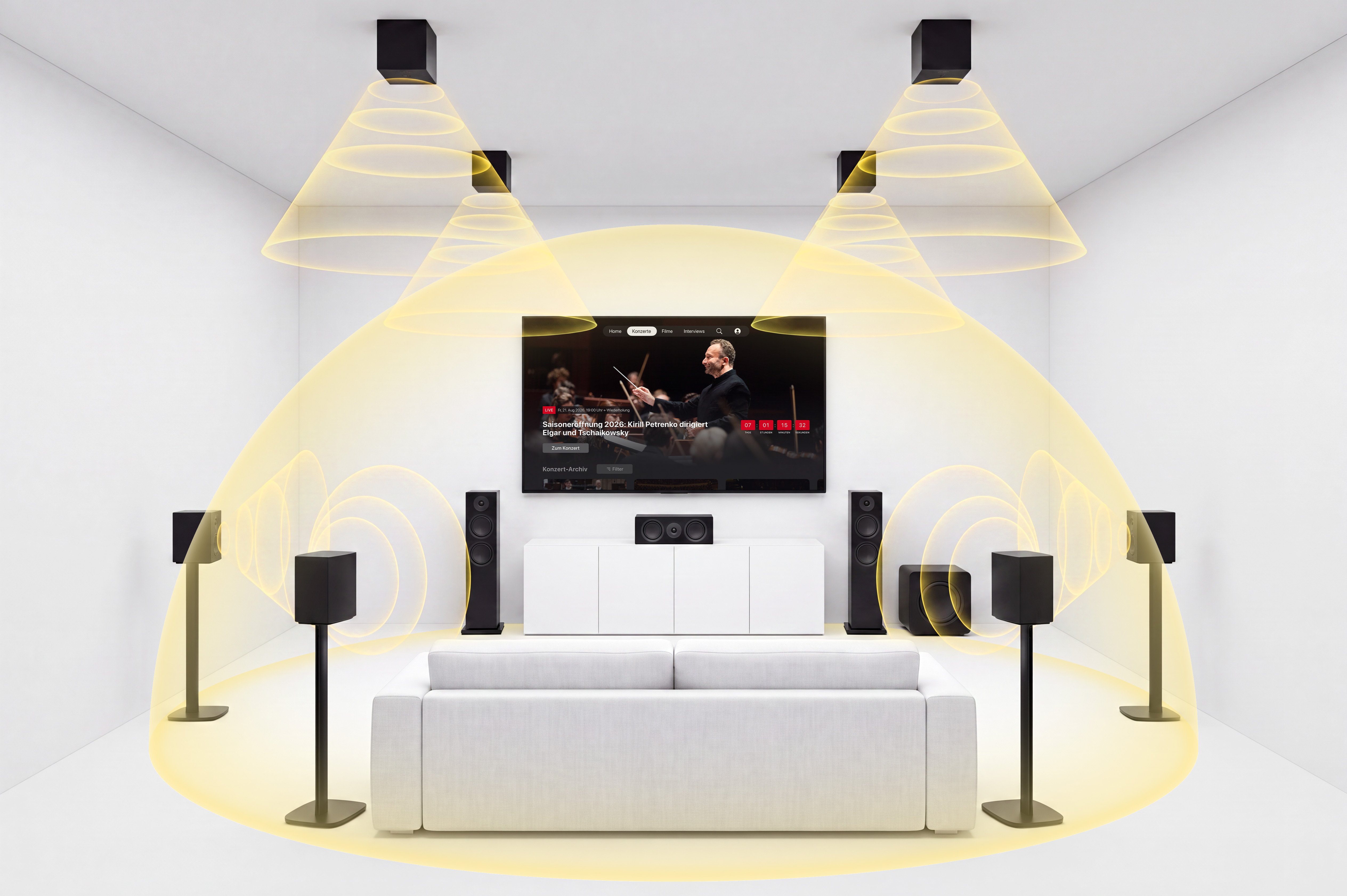 Ein modernes, weißes Wohnzimmer mit Surround-Sound-Lautsprechern, einem an der Wand montierten Fernseher und gelben Schallwellen, die den raumfüllenden Klang im gesamten Raum veranschaulichen.