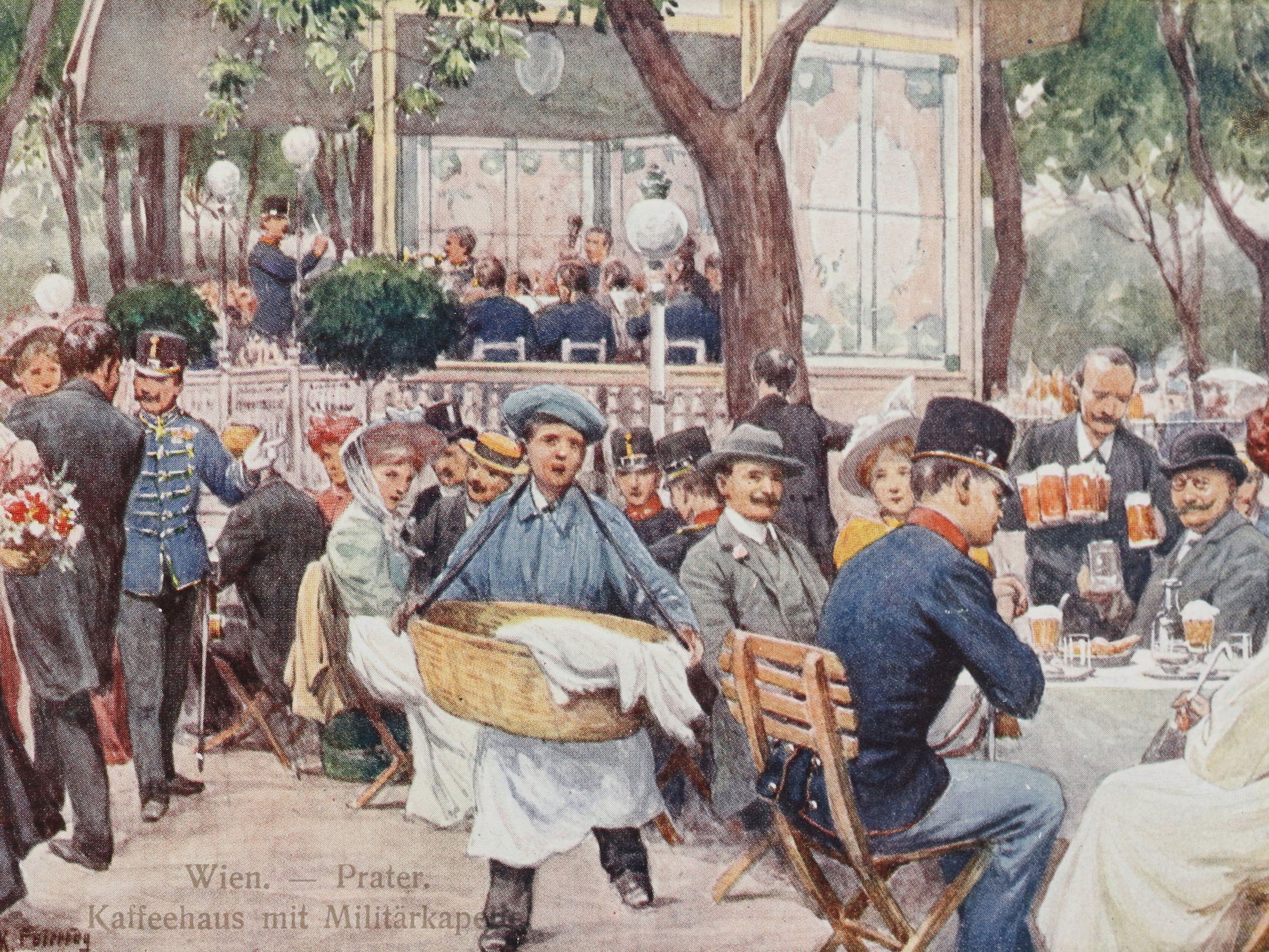 Eine belebte Szene in einem Wiener Kaffeehaus im Prater: Menschen in historischer Kleidung sitzen an Tischen, trinken Bier und Kaffee, während ein Musiker aufspielt. Ein Junge mit einem Korb geht durch die Menge.