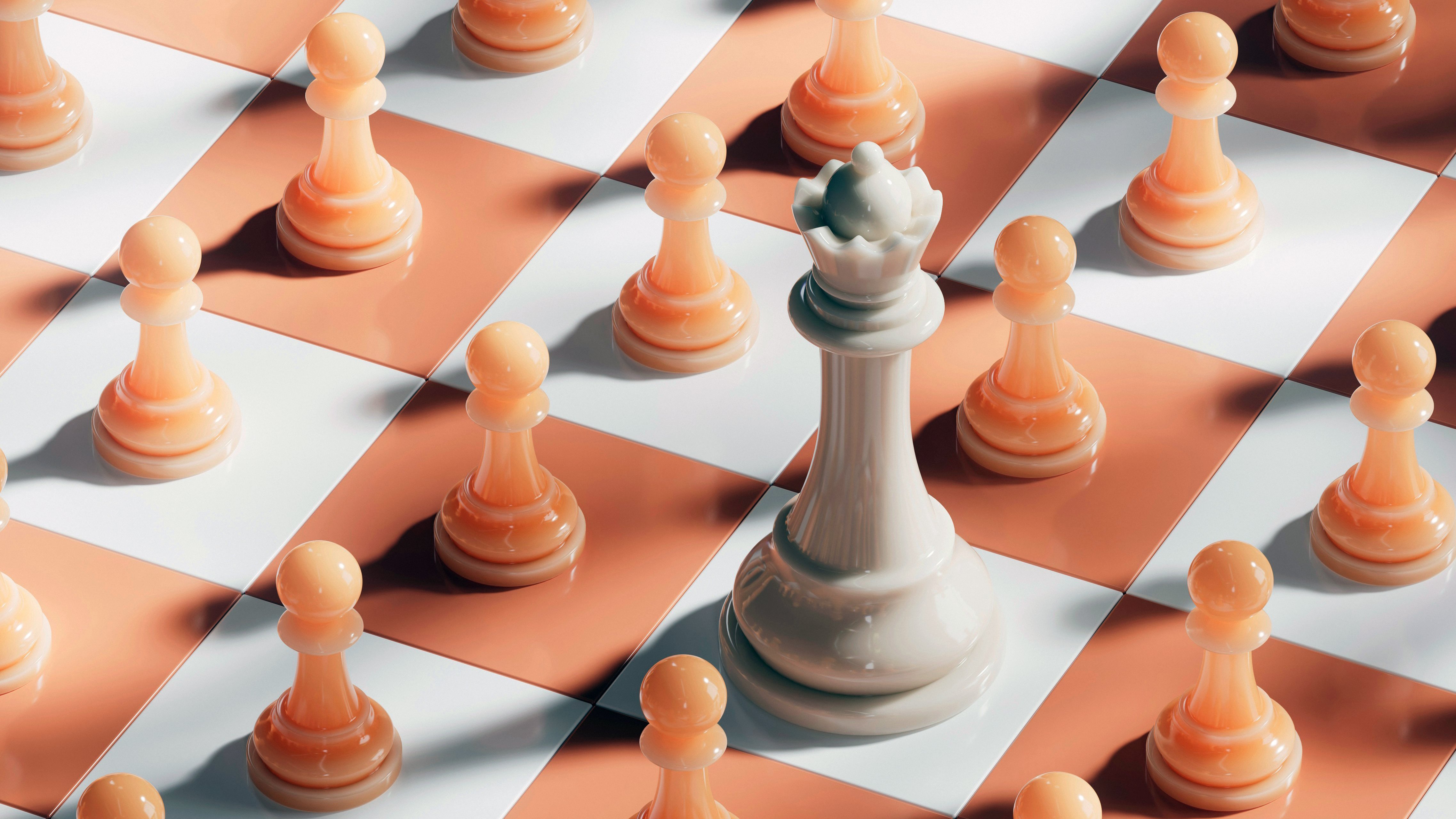 Eine weiße Schachkönigin steht umgeben von mehreren orangefarbenen Bauern auf einem orangen und weiß karierten Schachbrett, wobei Schatten auf die Figuren und das Brett geworfen werden.