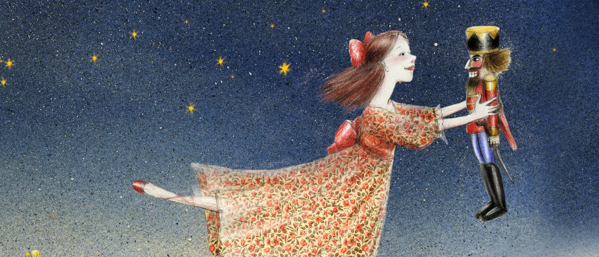 Ein Mädchen in einem geblümten Kleid und roten Schuhen tanzt auf Zehenspitzen und hält eine Nussknackerpuppe in der Hand. Auf dem Boden liegen Geschenke und Leckereien verstreut. Der Himmel ist dunkel und voller Sterne.