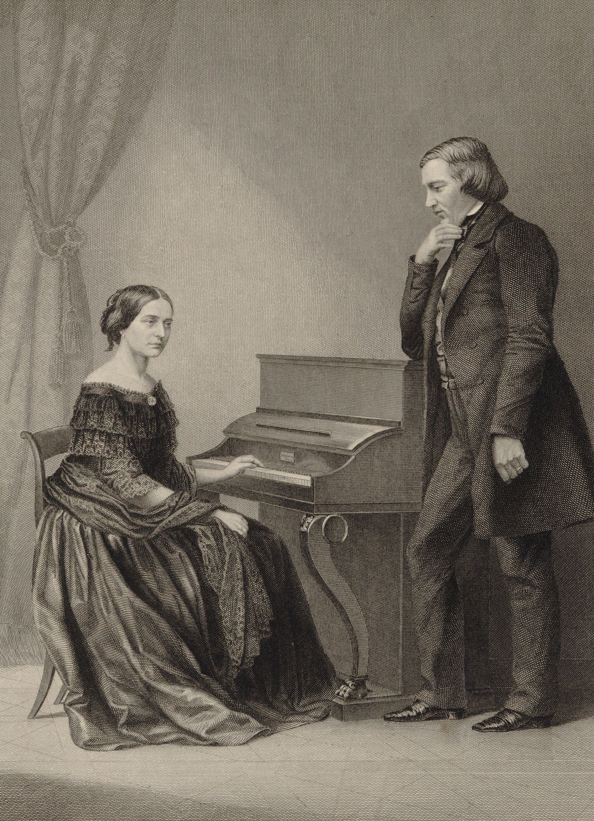 Clara Schumann links am Klavier, Robert Schumann steht auf sie blickend rechts neben ihr.